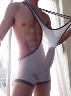 guygear:Big Shadow.WOOF!