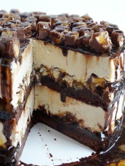 yummyfoooooood:  Snicker Brownie Ice Cream Cake