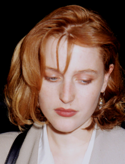 qilliananderson:Gillian Anderson 1994.