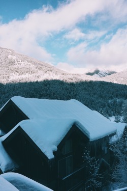 avenuesofinspiration:  Cabin Life | @Mammothstock | AOI