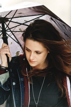 americanultra:  Kristen Stewart on the set of ‘Still Alice’