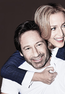 i-heart-scully:  Gillian Anderson and David Duchovny in Entertainment