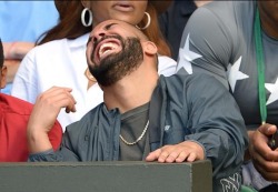 goldshorty:Drake at Wimbledon watching Serena Williams defeat