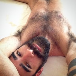 mrteenbear:  Hoy no me puedo levantar… #TGIS #Selfie #SinFiltros