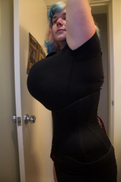 underbust:  tightfan:  underbust:  Corset + no corset.   o my….