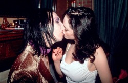 paintdeath:  Rose McGowan met rocker Marilyn Manson (aka Brian