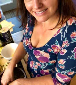mylargebreastedwife:  She cooked all day yesterday in a new low-cut
