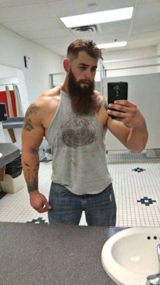 horndog4manmeat: HE is SOOOOOOOOOO sexy!!!!!!