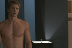 nakedcelebritymen:  Thad Luckinbill exposes his ass on “Nip/Tuck”