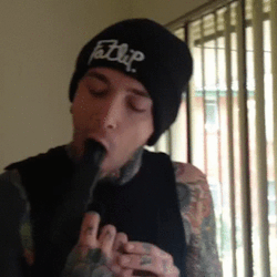 hungbttm4smoke:  OMFG!!! GRRR!!! 