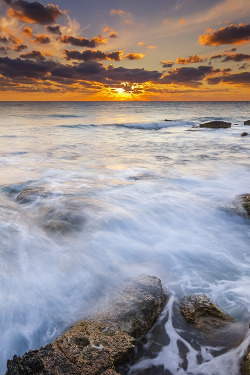 livingpursuit:  Sunset in Aegean Sea | George Papapostolou