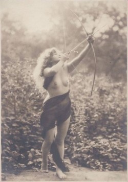 rivesveronique:  1900 nude Shoots Bow & Arrow by unknown