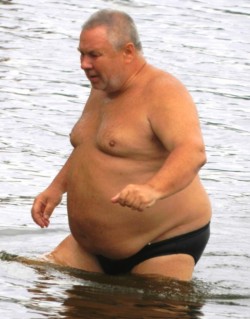 worshipfatdaddies:Damn! WAY HOTT!!