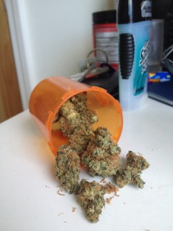 the-d-orian:  Just picked up some hairy ass bud 