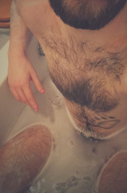 pizzaotter:  Anyone wanna come scrub my back?