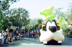 nosleepparanormal:  There’s something about Disneyland that