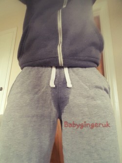 babygingeruk:So daddy is away to work. I took my nappy off and