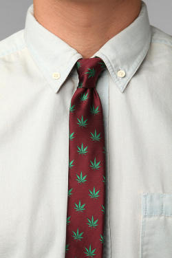 ohmyweed:  lol perfect valentine gift for my man who dont even