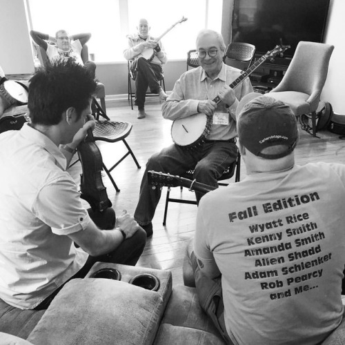 <p>Scenes from Saturday… #nashvilleclawhammercamp #friedchicken #banjo #oldtime #hidehead  (at Fiddlestar)<br/>
<a href="https://www.instagram.com/p/BwQVN6SFDF-/?utm_source=ig_tumblr_share&igshid=nh7nxcmuh3li">https://www.instagram.com/p/BwQVN6SFDF-/?utm_source=ig_tumblr_share&igshid=nh7nxcmuh3li</a></p>