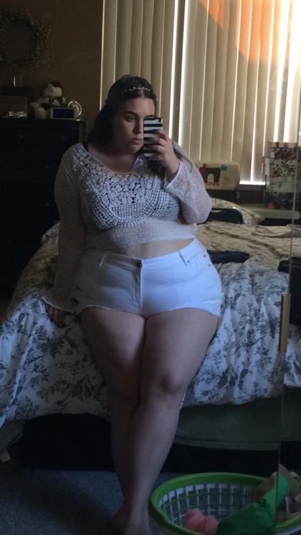 fattydelrey:  tell me im cute and chubby 