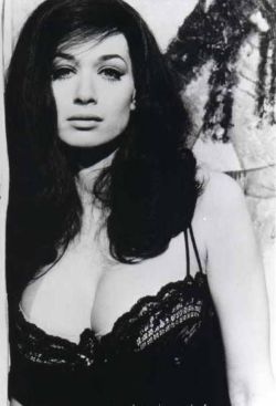  Valerie Leon 