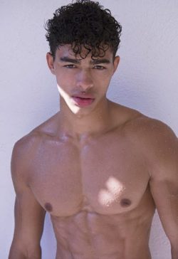 dominicanblackboy:  Cute sexy gorgeous body and muscle fasique