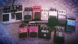 Playing with lofididntdie’s pedals while she’s in