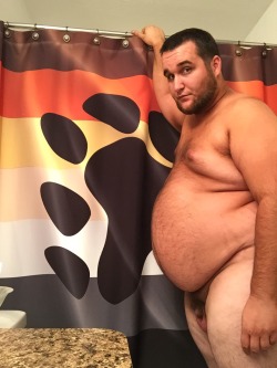 houseboi423:  vodkacub:  Happy Tummy Tuesday!   LOVE that shower