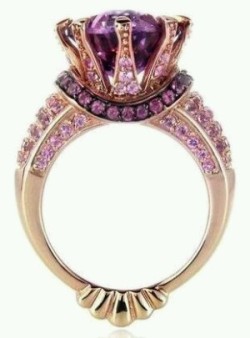 jolaunay:  Vintage gold and amethyst ring  Source: indulgy  Purple!!!!