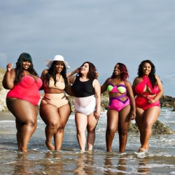 darthxboobs:bigbeautifulblackgirls:Loving the body diversity