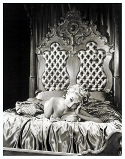 Lili St. Cyr       ..and her awesome bed!