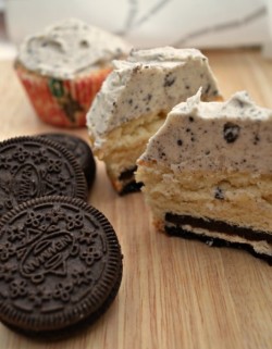 thecakebar:  Cookies N Cream Cupcakes