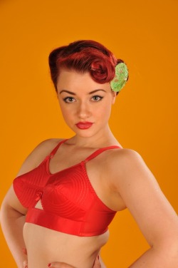 alternative-pinup:  Alternative PinupPinup Twitter  Retro missy