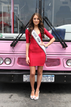 Olivia Culpo, Miss USA 2012, in her red dress (x-post /r/BeautyQueens)