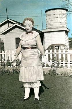 Creepy vintage Halloween costumes are one of my favorite things.