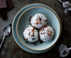 4himglory:  Black Sesame Dark Milk Chocolate Chip Ice Cream |