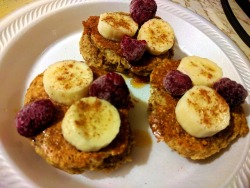 the-fit-geek:  4 Ingredient GF Pancakes Credit to @elephantsarevegan