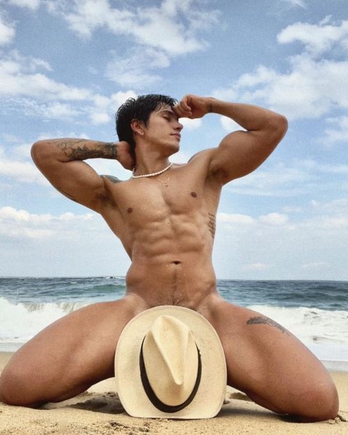haydiosmio:Alejandro Pino alejandropino_6La felicidad está