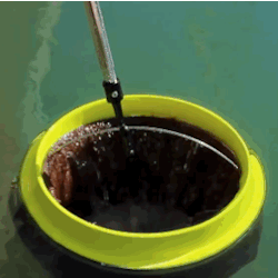 This Genius Bucket Sucks Trash And Oil Right Out O... - Tumbex
