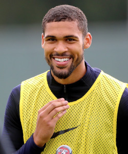 james-rodriguez:Ruben Loftus-Cheek during England’s training