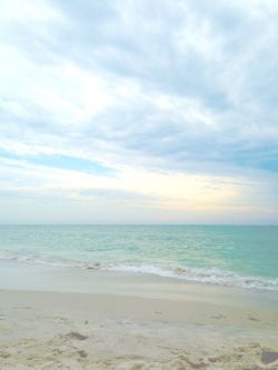 lunakundalini:  floridian view of the sky & the ocean…