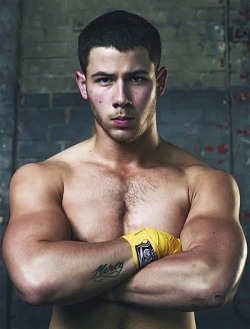 sexy-male-celebs-that-i-lik:  Nick Jonas sweaty armpits… yum