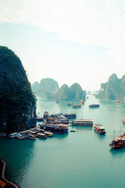 ethertune:  Ha Long Bay (By olla.esmeralda) 