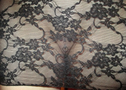 trafittoke:  Trafittoke Black lace and no panties, what could