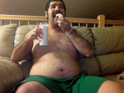 friendly-neighborhood-gainer:  iwannabeyourgentleman:  Fatty McFat Fat  I wanna squeeze it…