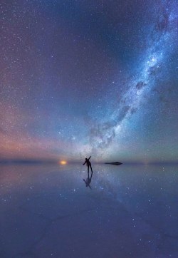 sixpenceee:  “The Mirrored Night Sky”, by Xiaohua Zhao, China