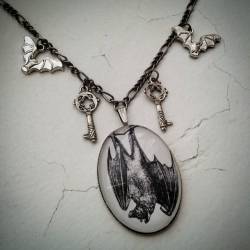 ofstarsandwine:  This bat necklace will also be included in the