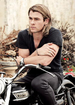aarontaylorjohnson:  Chris Hemsworth for Snow White and The Huntsman