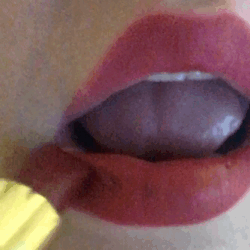 pink-doll-lips:  My lipstick was starting to fade, gotta keep
