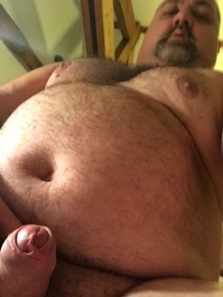 kindabear:Amazing  Hot daddy and his fat uncut package. 